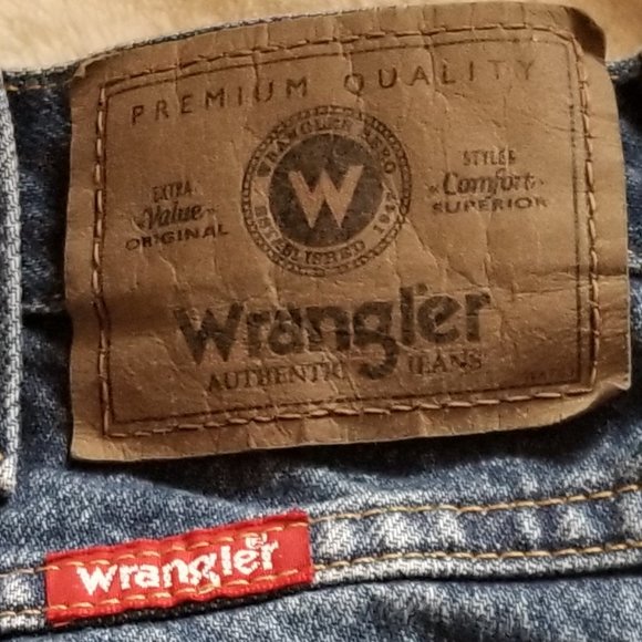 Wrangler Authentic Stonewashed Relaxed Fit Jeans  Size 36 x 30 - Picture 4 of 12